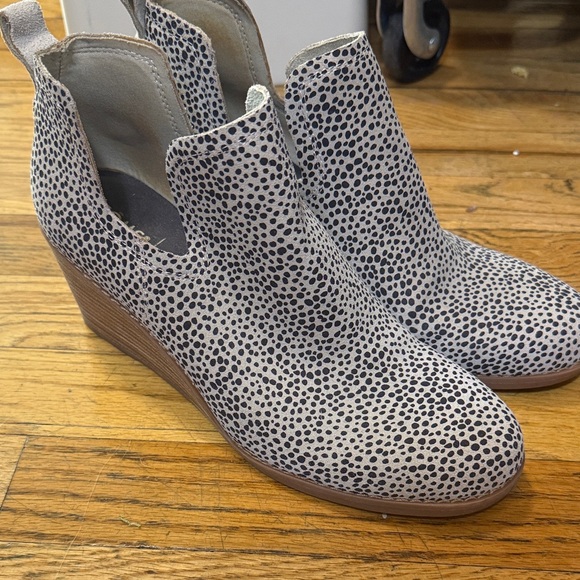 Toms Shoes - Toms leopard Wedge Ankle Booties
